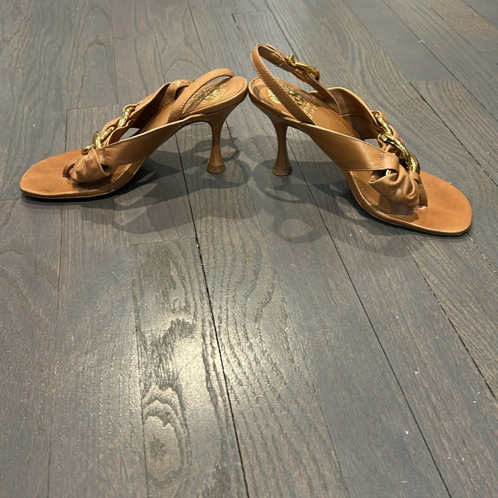 Vince Camuto sandals y.